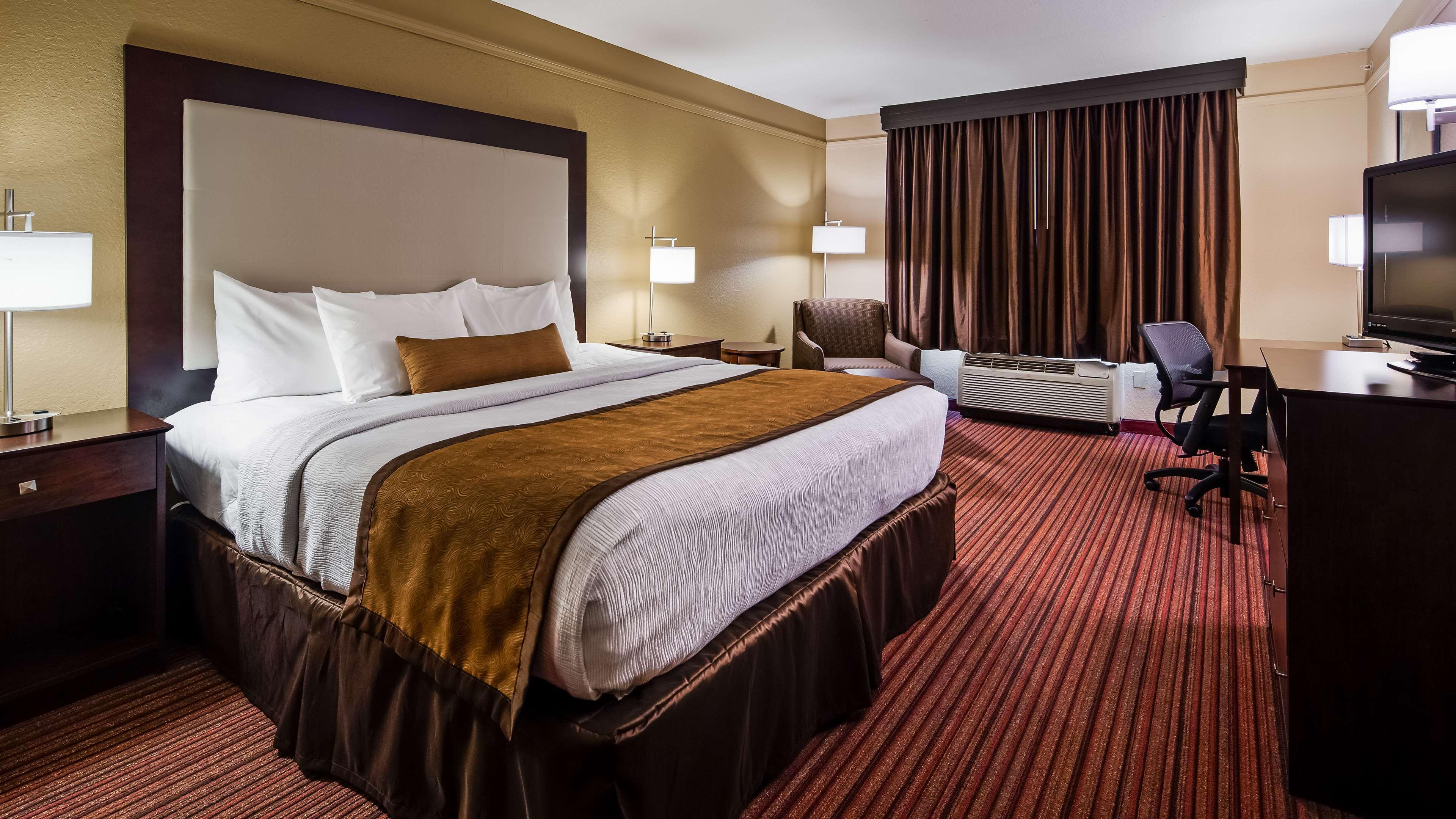 Best Western Plus Strawberry Inn & Suites Knoxville Exterior photo