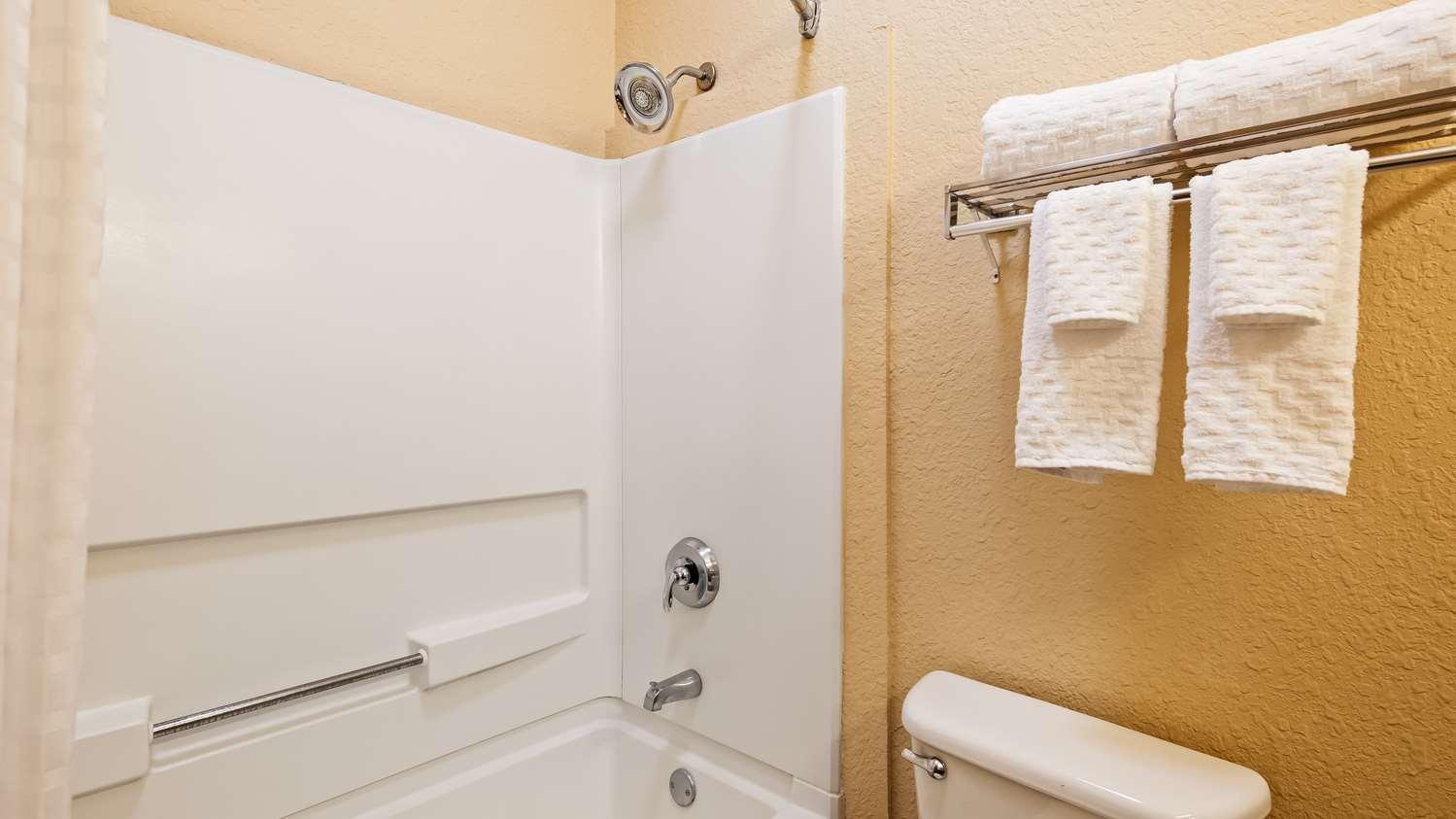 Best Western Plus Strawberry Inn & Suites Knoxville Exterior photo