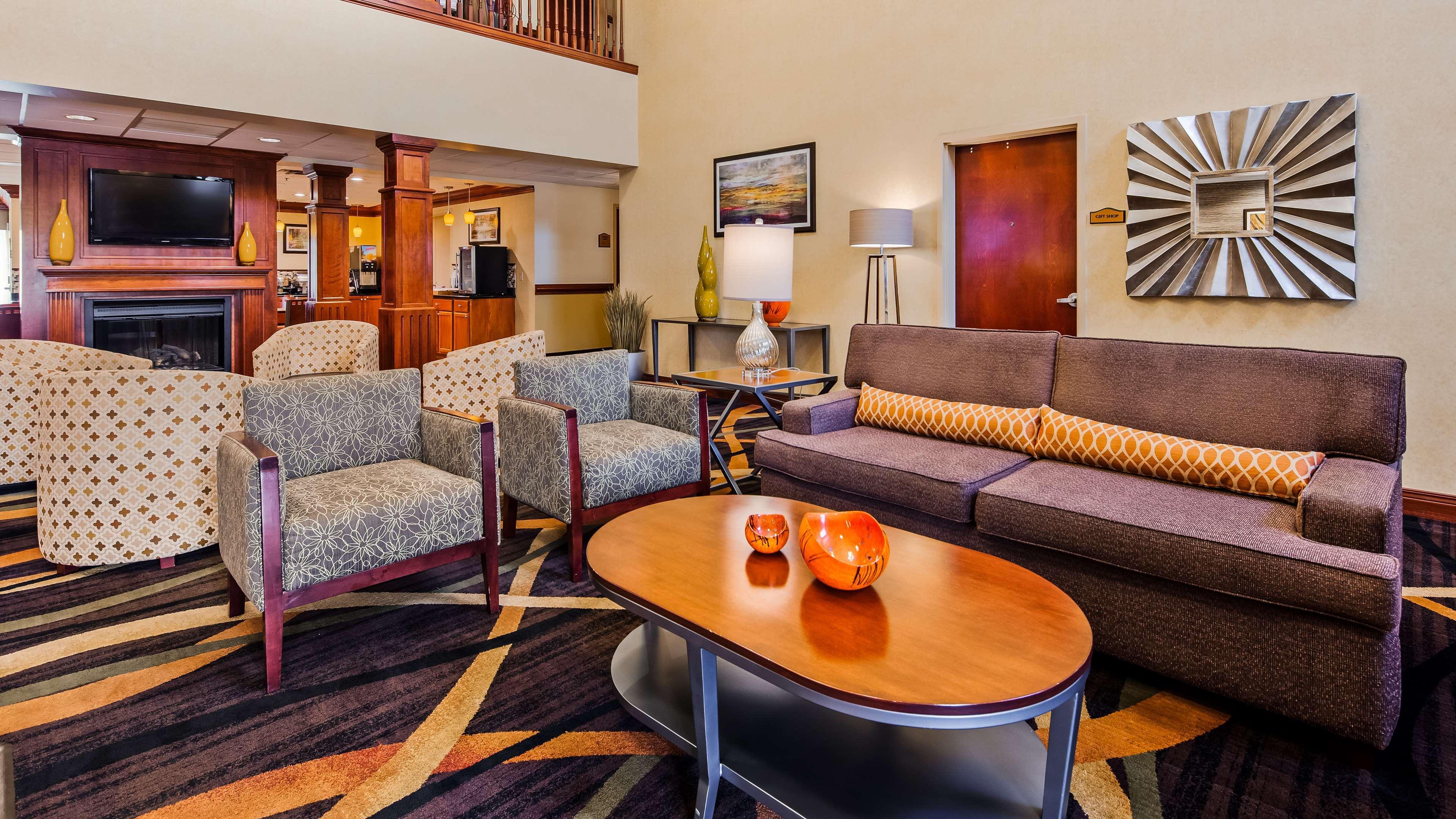 Best Western Plus Strawberry Inn & Suites Knoxville Exterior photo