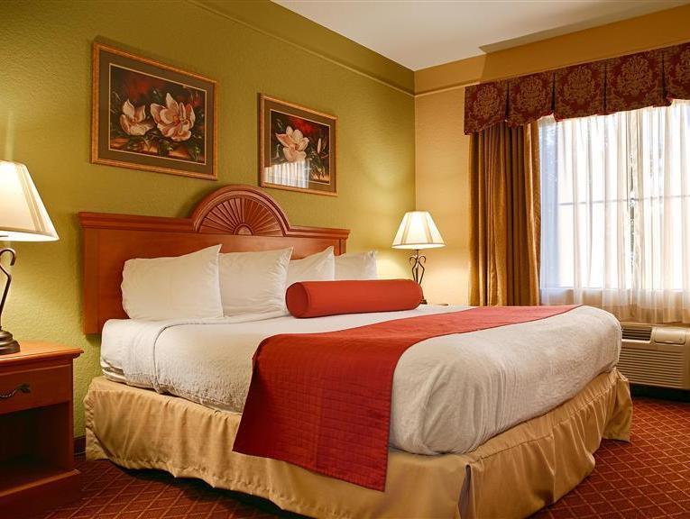 Best Western Plus Strawberry Inn & Suites Knoxville Exterior photo