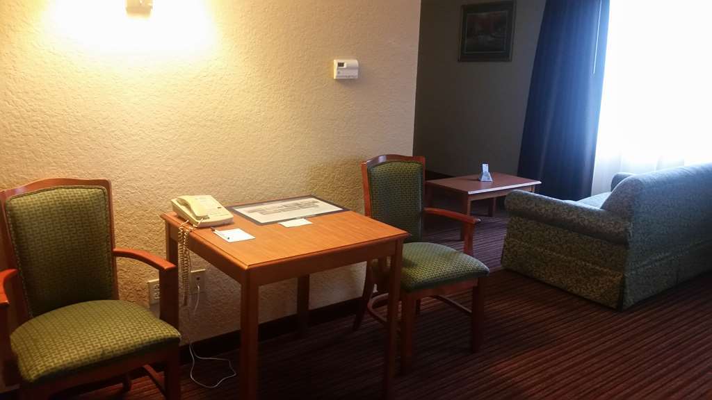 Best Western Plus Strawberry Inn & Suites Knoxville Room photo