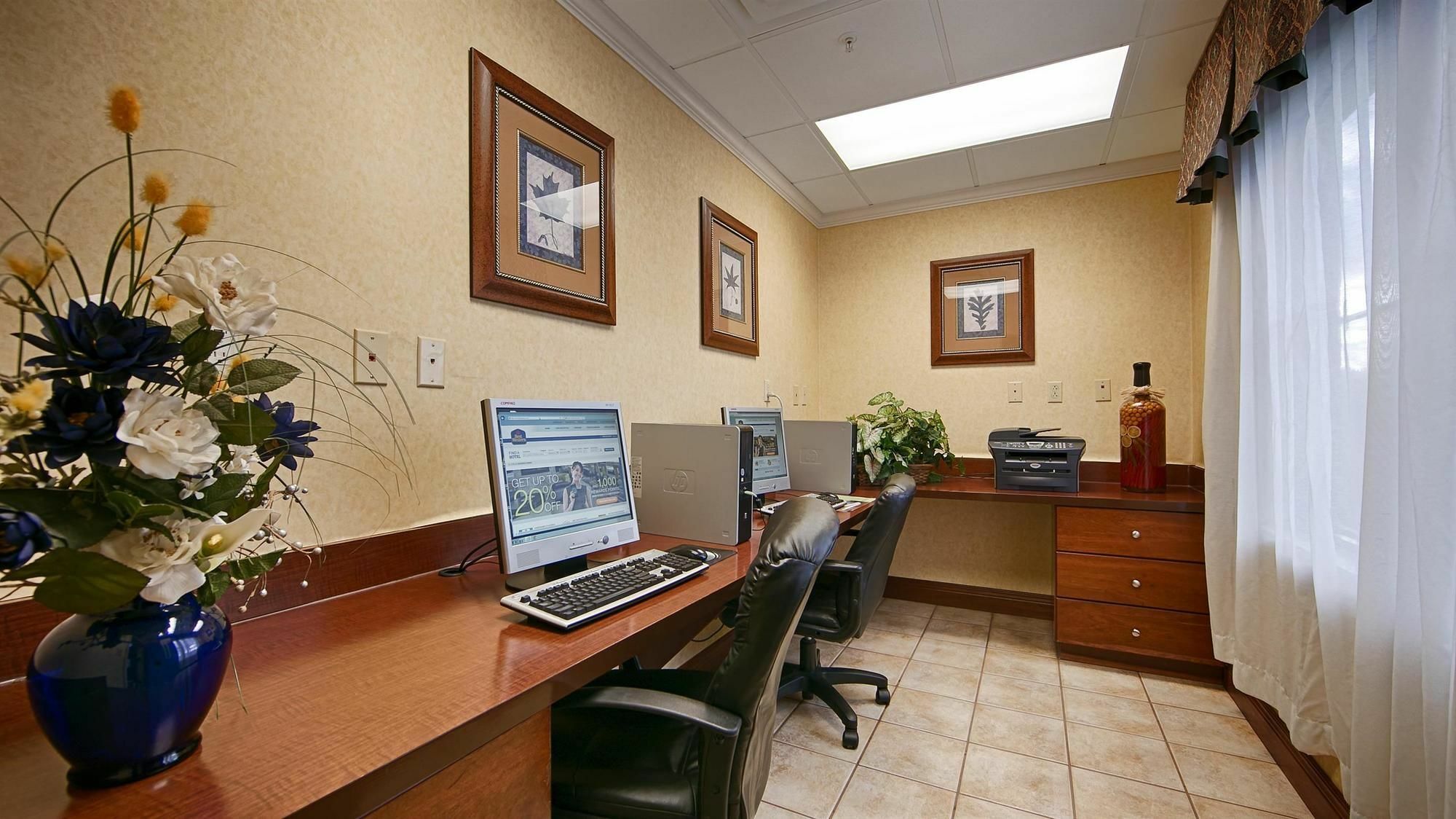 Best Western Plus Strawberry Inn & Suites Knoxville Exterior photo